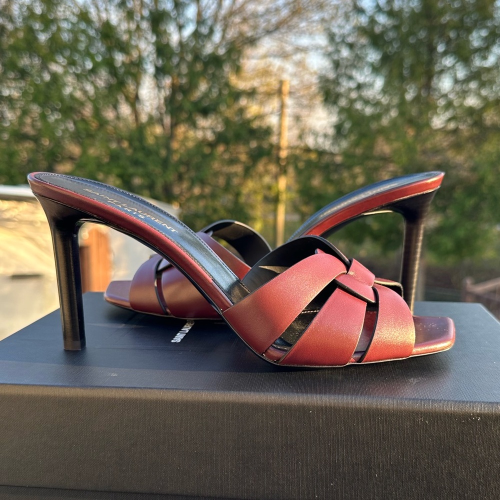 ❗️SOLD❗️✨HOST PICK✨ *NEW* SAINT LAURENT TRIBUTE SANDALS (IT 40.5)